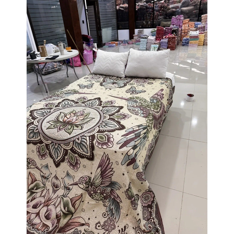 Colcha De Hilo Jacquard Leonora Premium Matrimonial Amplia Marrón Claro Colibríes Cafe/ Morado