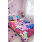 Frazada Providencia Disney Matrimonial Super Calientita Stitchs Enamorados Rosa