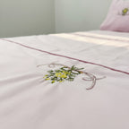 Sabana Matrimonial Lisa Bordada 100% Algodón-diseño Elegante Rosa Claro Ramito Bordado