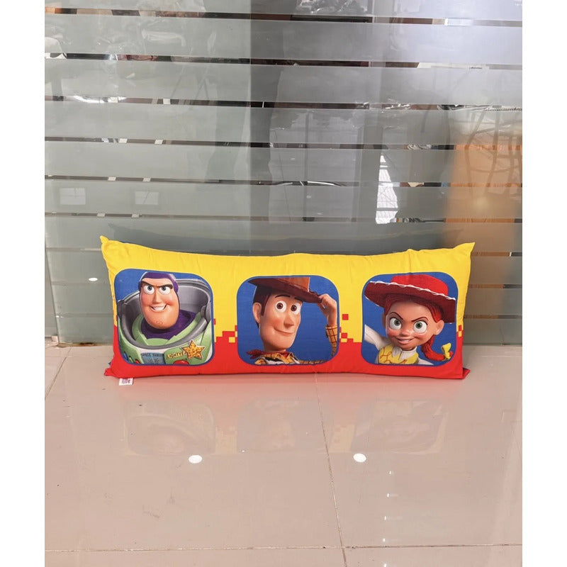 Almohada Providencia Super Jumbo Toy Story 5 Amigos Amarillo