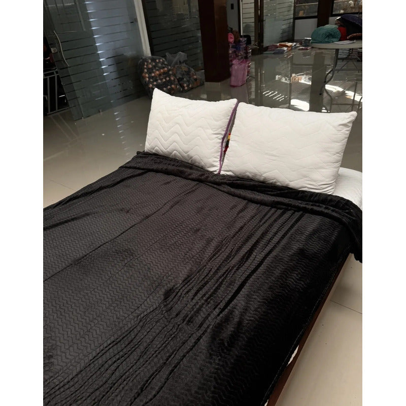 Cobertor Frazada Matrimonial Ligera Super Suave Y Calientita Espiga 700 G Negro
