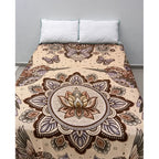 Colcha De Hilo Jacquard Leonora Premium Matrimonial Amplia Dorado Oscuro Colibrís Cafés