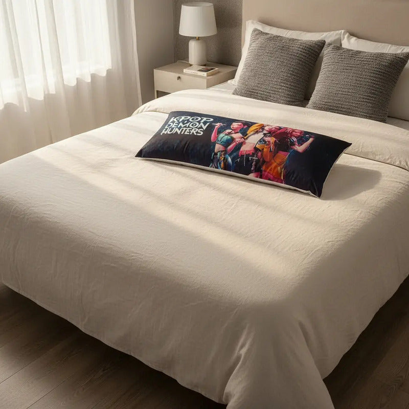 Almohada Saja Boys Y Demon Hunter Abrazable Jumbo 120x50cm Color Violeta