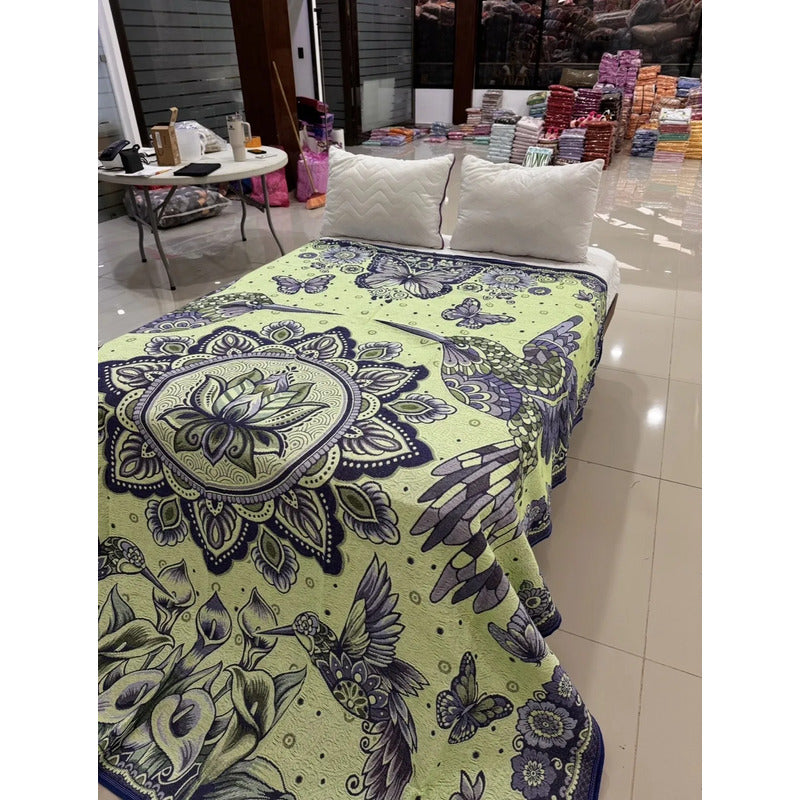 Colcha De Hilo Jacquard Leonora Premium Matrimonial Amplia Verde Lima Colibríes Azu/ Verde Claro